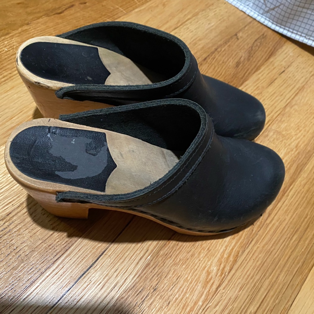 No. 6 black clogs